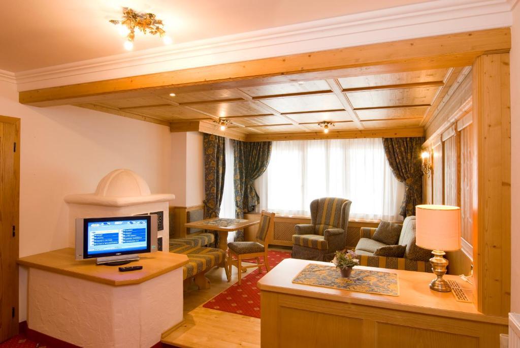 ויגו די פאסה Alpen Hotel Corona חדר תמונה
