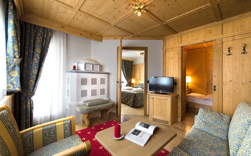 ויגו די פאסה Alpen Hotel Corona מראה חיצוני תמונה