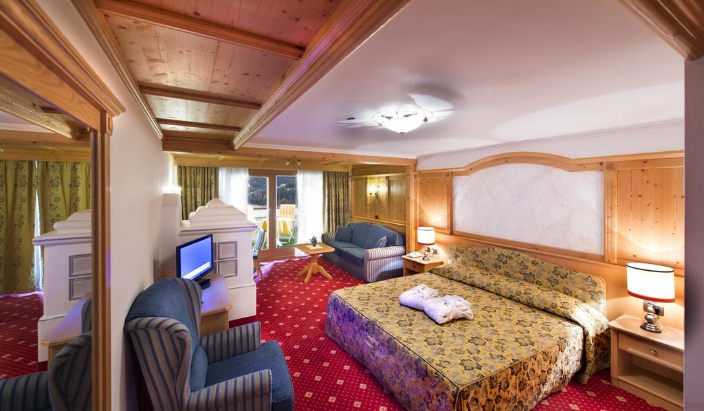ויגו די פאסה Alpen Hotel Corona מראה חיצוני תמונה