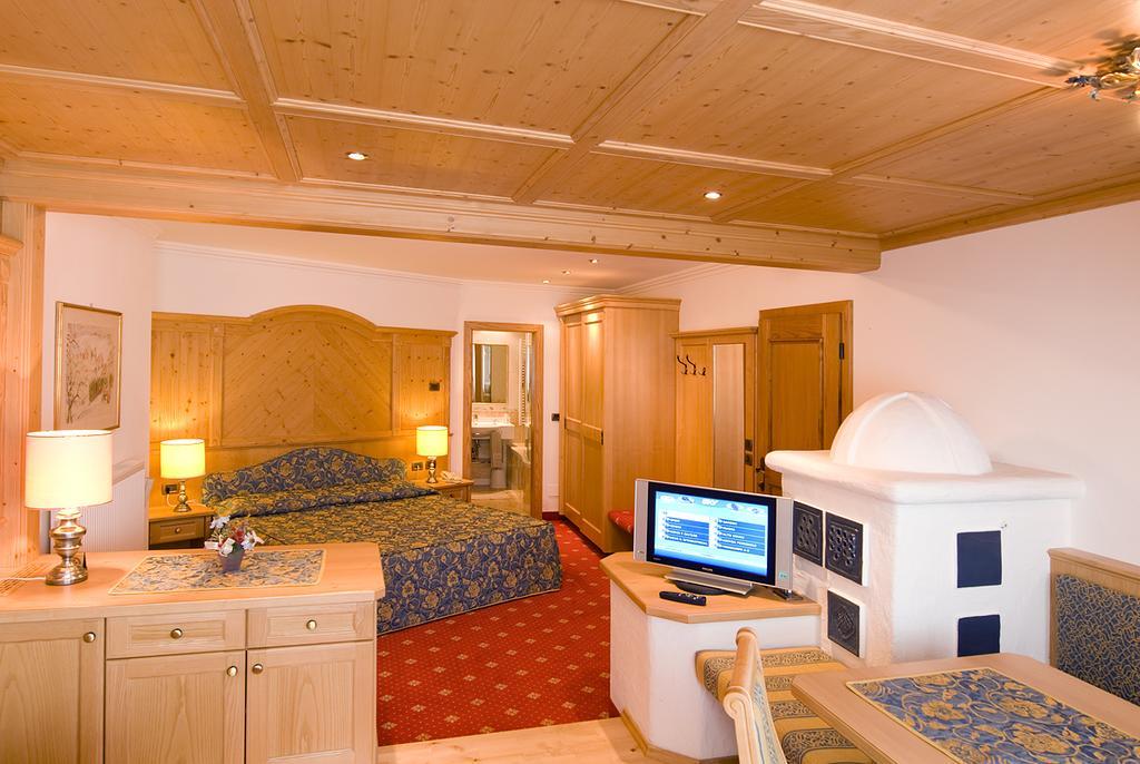 ויגו די פאסה Alpen Hotel Corona מראה חיצוני תמונה
