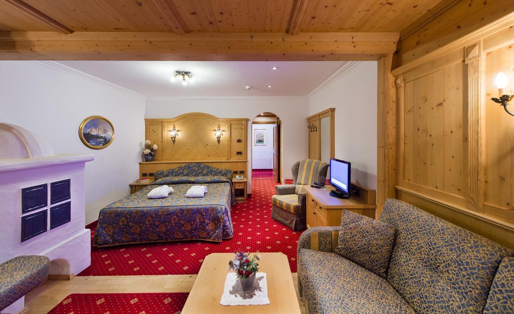 ויגו די פאסה Alpen Hotel Corona מראה חיצוני תמונה